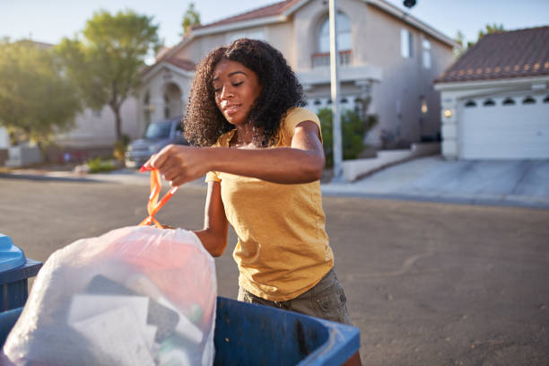 Best Junk Hauling Services  in Warrensburg, MO